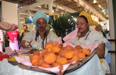 Herança indígena e africana no jeito baiano de cozinhar